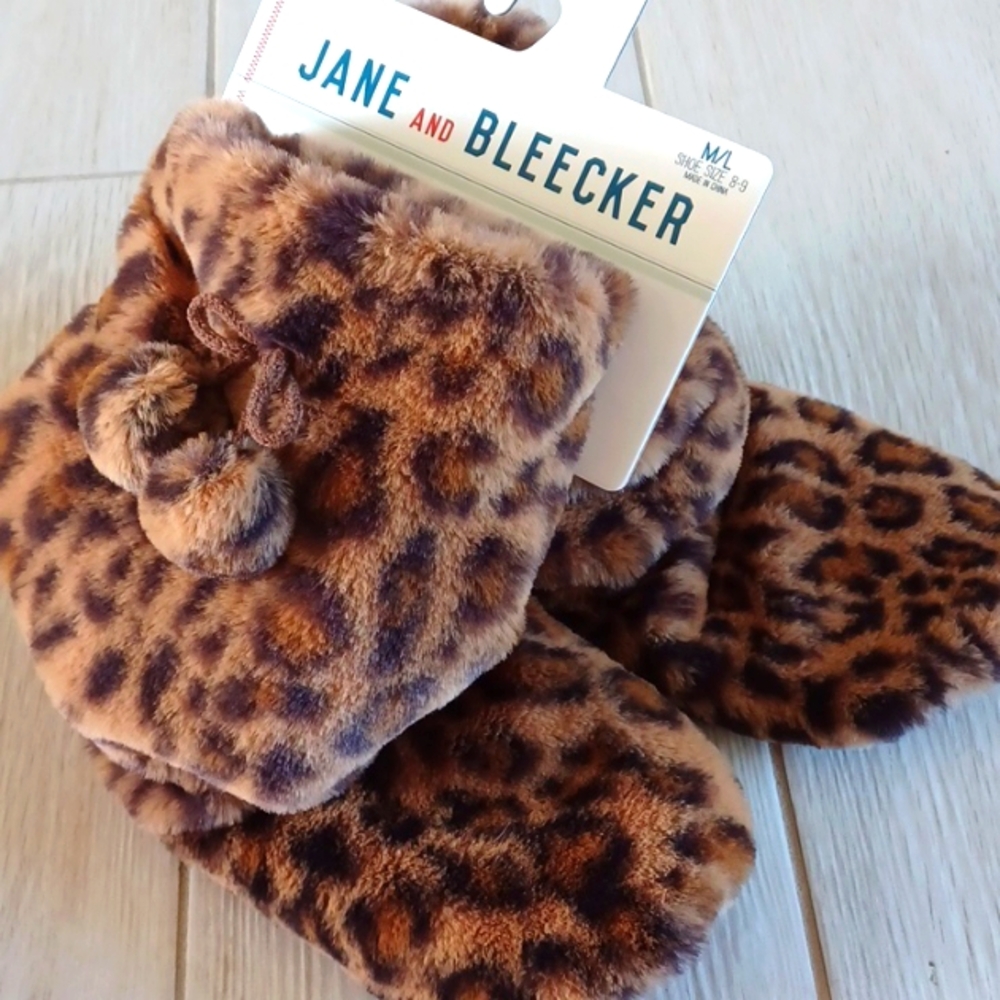 Jane and Bleecker Faux Fur Slipper Socks leopard size 8-9